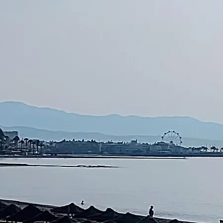 Sun & Sea Views דירה